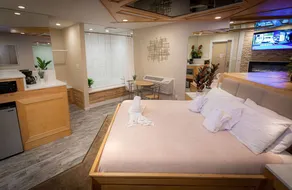 Sybaris Pool Suites - Image 3