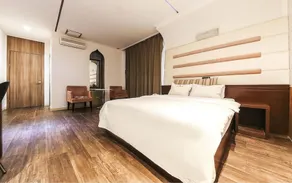 Nostalgia Hotel - Image 3