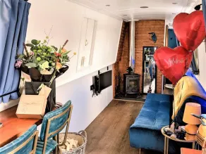 Narrowboat With Hot Tub, Spa, Cruising And More - Image 2