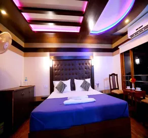 India Vacationz Houseboat - Image 2