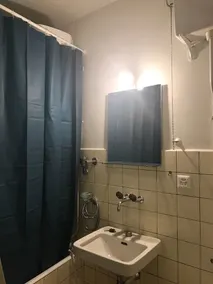 Chambre CHUV avec 1 salle de bain et 1 cuisine - Image 3