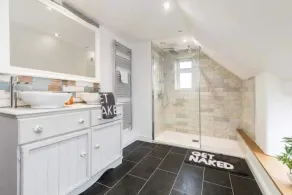 4 bedroom characterful coach house with hot tub! - Image 4