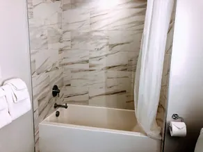 Resort Style Suites in Downtown LA - Image 5