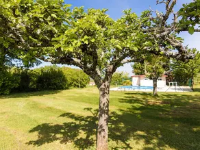 Sunlit Bungalow With Private Pool in Nadaillac-de-rouge - Image 2