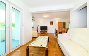 Amazing Home in Trilj with Hot Tub, WiFi & 4 Bedrooms - Image 3