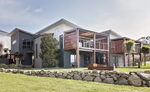 Ned Kelly's Retreat - Sophisticated style with modern convenience and magical outlook - Image 5