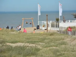 Spacieuse maison de vacances entièrement équipée avec terrasse, barbecue et jardin | Vue jardin | Avec animaux admis - Image 5