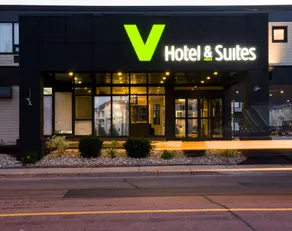 V Hotel & Suites - Image 3