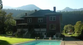 Sasquatch Crossing Eco Lodge - Image 5