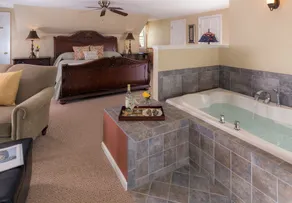 Wooden Duck Bed and Breakfast - Image 3