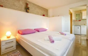 Beautiful Home in Mali Rat With Wifi and 0 Bedrooms - Image 2