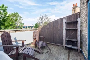 Stunning 2Bed Home with 2 Balconies in Camberwell - Image 3