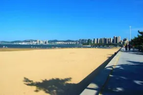 VIEW Jingchi Apartment Hotel - Image 3