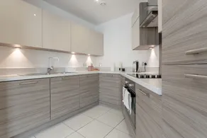 Contemporary 1 Bedroom Apartment in Haggerston - Image 2