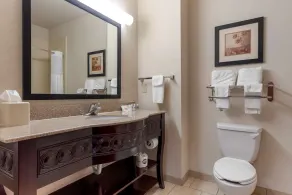Lake Texoma Inn and Suites - Image 2
