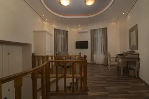 Home & Poetry Hotel - Image 2