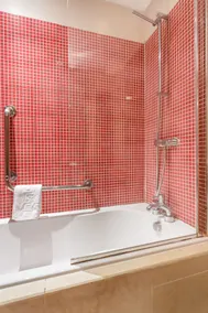 La Reserve Hotel - Image 4
