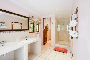 7 Church Street Guest House - Image 5