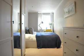 Bright 2 Bedroom Apartment With Balcony - Image 3