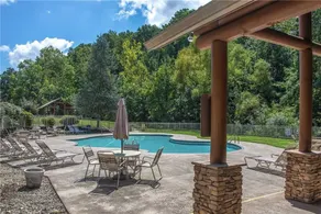 Woodland Escape, 3 Bedrooms, Hot Tub, Pool Access, WiFi, Sleeps 9 - Image 4