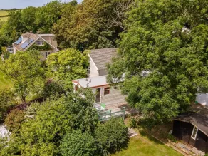 Beautiful 3-bed Cabin in Pembrokeshire Coast - Image 5