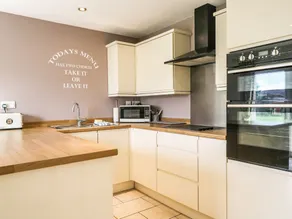 Hong Kong House - Image 4