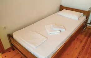 Nice Apartment in Korfos, Korinthos With 3 Bedrooms and Wifi - Image 3