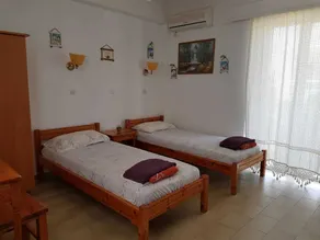 Family run 2 bed Studio Apartment 3 - Image 2