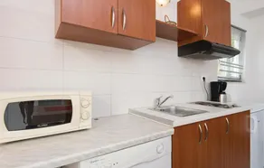 Stunning Home in Kuciste-perna With Wifi and 2 Bedrooms - Image 5