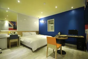 Cube Motel - Image 3