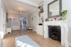 4 Bedroom Family House Near Shepherd's Bush - Image 2