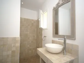 Recently built villa with shared swimming pool near the village of Piolenc - Image 2