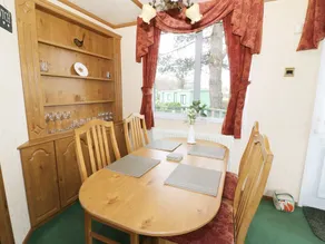 Foxes Den - Image 5