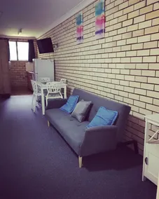 Sapphire Motel - Image 2