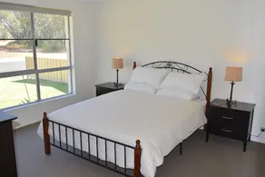 Beachwood House-Broadwater - Image 4