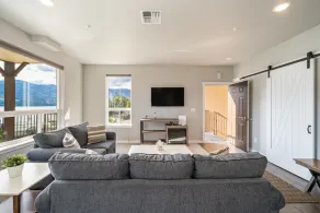 Marina's Edge Condo Walk to Restaurants, Wineries by RedAwning - Image 4