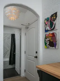 Near Hollywood Lovely Studio Sleeps 2 - Image 4
