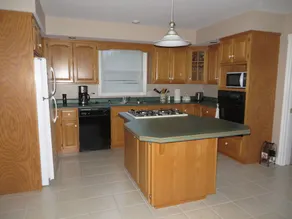 Bayshore Charm Summer Home - Image 5