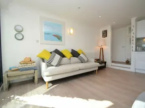 Apartment in Historical Mansion Near the Wonderful Blackpool Sands Beach - Image 3