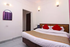 OYO 8637 Shivam Hotel - Image 3