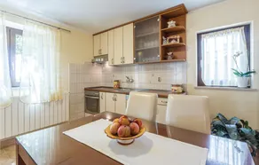 Beautiful Home in Kanfanar With Wifi and 2 Bedrooms - Image 2