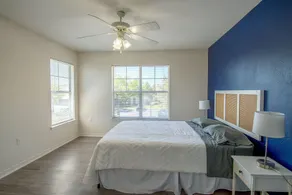Upscale Modern Resort-style Retreat Great Location - Image 3