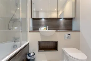 Spacious 2 bed 2 bath apartment in Surrey Quays - Image 4