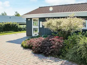 Luxurious Holiday Home in Slagelse With Relaxing Sauna - Image 4
