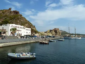 House With 2 Bedrooms in Vulcano, With Enclosed Garden - 800 m From the Beach - Image 3