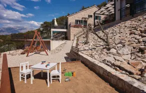 Stunning Home in Povlja With 4 Bedrooms, Wifi and Outdoor Swimming Pool - Image 5