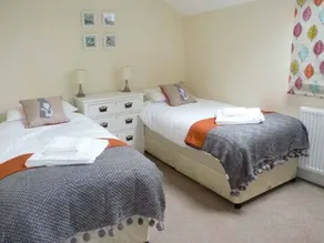 Broad Ash Lodge - Image 2