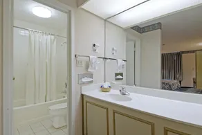 Americas Best Value Inn Dallas - Image 5