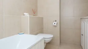 Sleek 2BR between Paddington & Hyde Park - Image 4