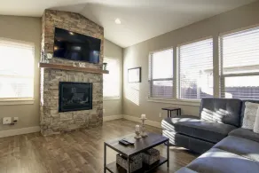 Jacksons Place 3 Bedroom Home by Redawning - Image 3